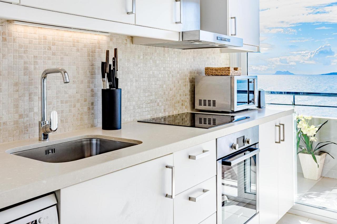 Cp - Modern Beachside Apartment In Естепона Екстер'єр фото